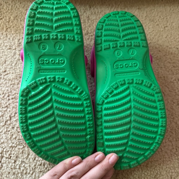 Crocs Barney the Dinosaur Clog W9 - Picture 2 of 2